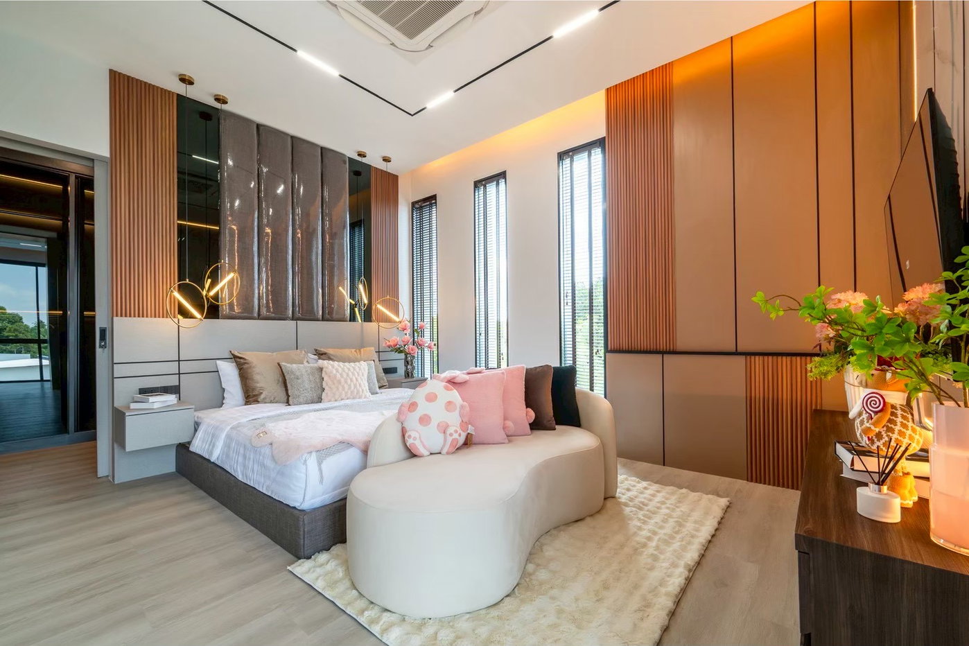 picture Luxury Pool Villa for Sale Mabprachan East Pattaya - 11/28