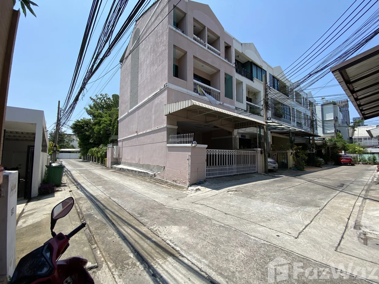 รูป ขาย ทาวน์เฮ้าส์ 4 ห้องนอน ใน พระโขนง, กรุงเทพมหานคร 6481897 - รูปที่ 1/36