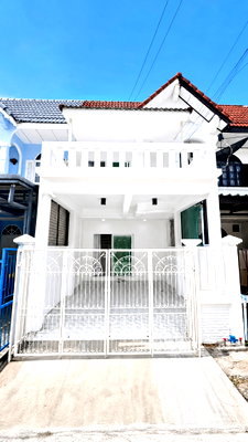 ทาวน์โฮม โรงเรียนนานาชาติร่วมฤดี วิทยาเขตอนุบาล : ทาวน์เฮ้าส์2ชั้น รีโนเวทใหม่ ทำเลดี หมู่บ้าน เสนาวิลล่า4 พระยาสุเรนทร์40 คลองสามวา เฟอร์นิเจอร์พร้อมอยู่