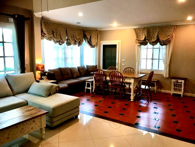 Houses for rent Muang Samut Prakarn Samut Prakarn : LTH15739 - Corner House for Rent Bearing | Fantasia Villa 3 | Spacious Family Residence | Near BTS Bearing | 85,000 THB