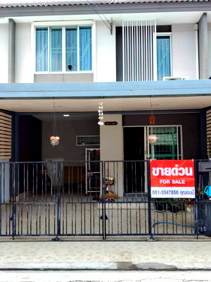 Townhouses for sale Hathai Rat Road : Beautiful, ready-to-move-in 2-story townhouse for sale in Pruksa Ville 62/2 Nimitmai.