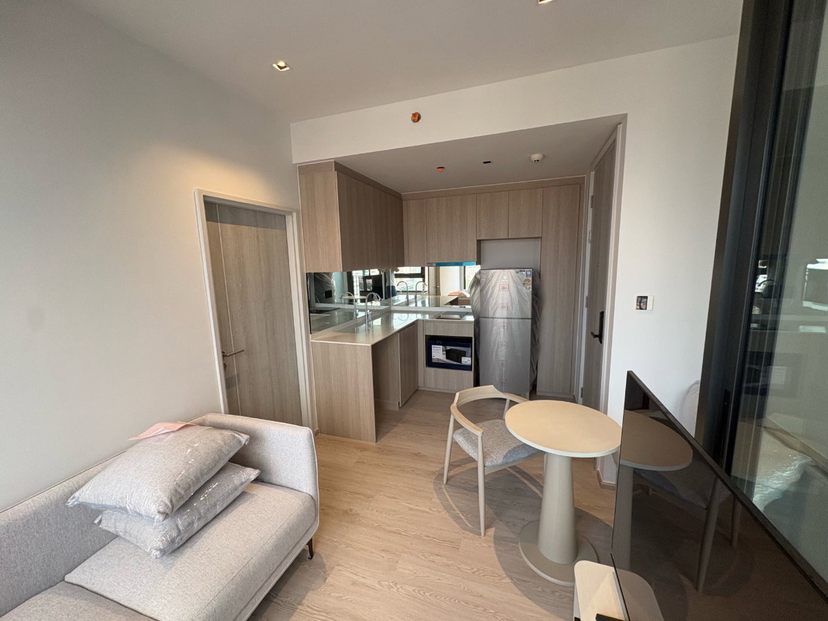 picture Furnished & Move-in Ready! FOR RENT – Reference Sathorn–Wongwian Yai | 1 Bedroom | Just Steps from the BTS - 4/6