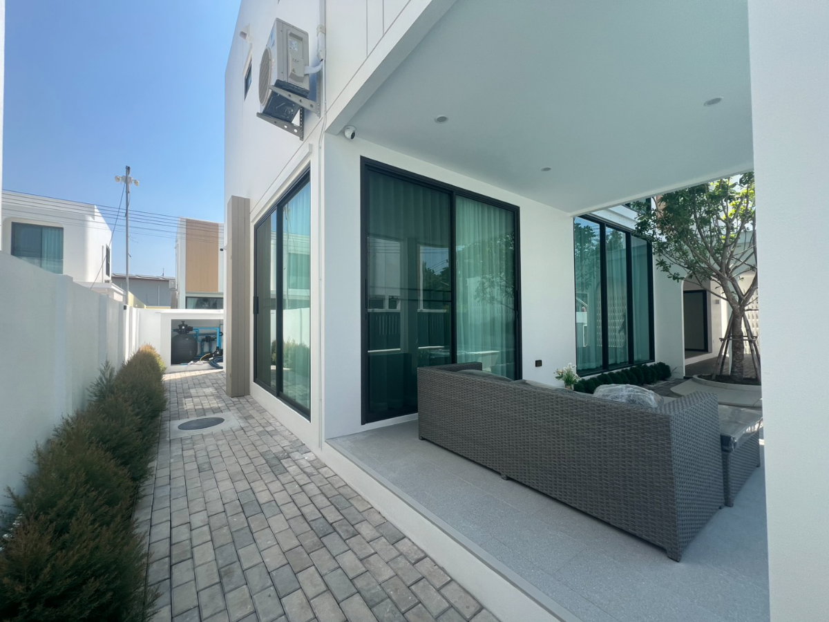 รูป ให้เช่า Pool Villa 2 ชั้น บ้านหรูพร้อมสระว่ายน้ำส่วนตัว ใกล้เมืองเพียง 10 นาที # AHD-V0134 - รูปที่ 9/32