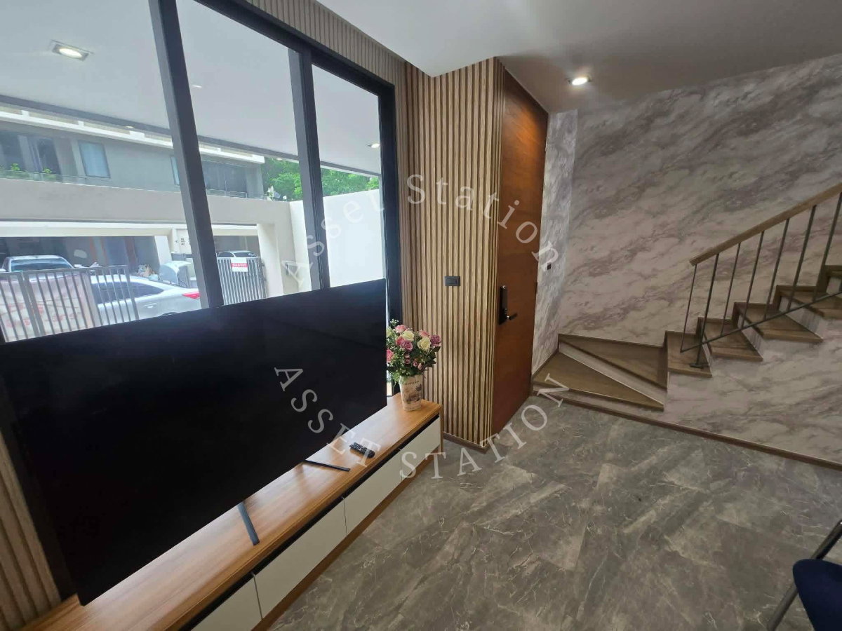 รูป 🏡✨ ให้เช่า! THER Ladprao 93 ทาวน์โฮมหรู 3 ชั้นครึ่ง หลังใหม่ ราคาดี 🚆💛 ใกล้รถไฟฟ้าสายสีเหลือง สถานีมหาดไทย - รูปที่ 5/19