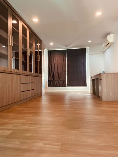 4-bed townhouse for rent, 30 sq wah, Supalai Essence Ladprao