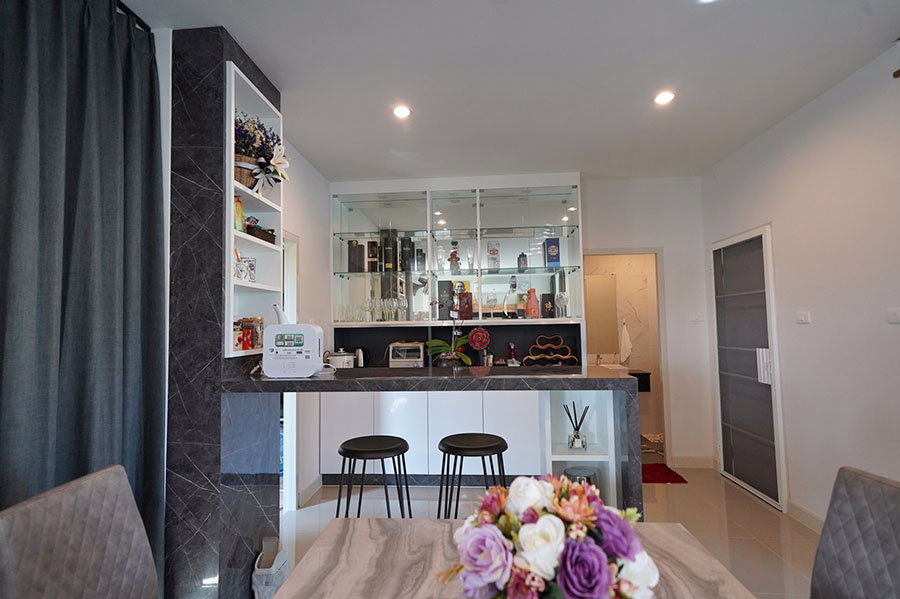 picture 2-Storey Detached House for Rent in a Secure Residential Project - 7/18