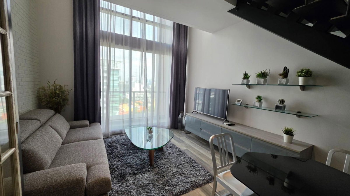 รูป เช่า คอนโด The Lofts Ekkamai ห้องดูเพล็กซ์ เฟอร์ครบ พร้อมเข้าอยู่ - รูปที่ 2/23
