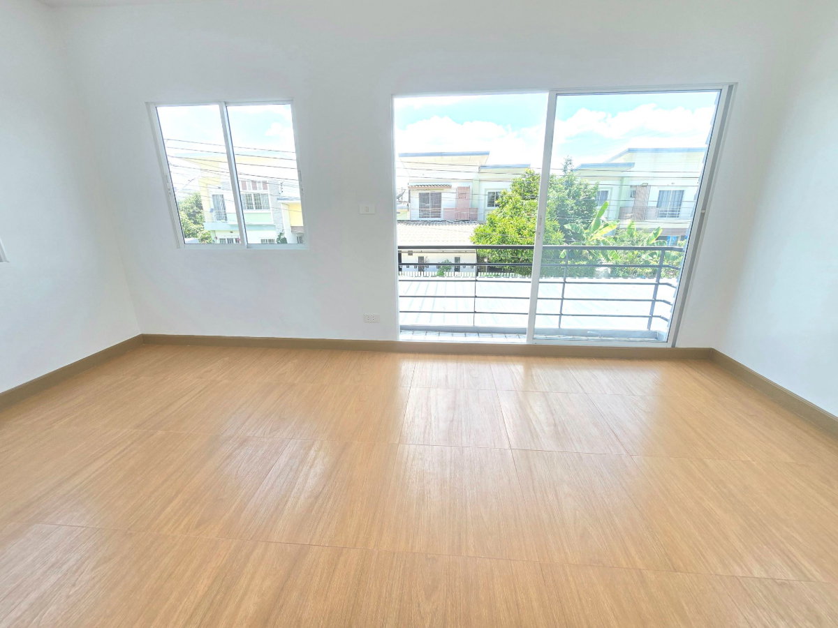 รูป บ้านรีโนเวทใหม่ พร้อมอยู่ ราคาสุดคุ้ม สไตล์โมเดิร์น ทันสมัย ตกแต่งใหม่ทั้งหมด หมู่บ้าน ฟลอร่าวิลล์ เฟส17 ซ.4 สุวินทวงศ์38 ลำผักชี หนองจอก - รูปที่ 28/36