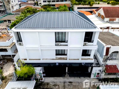 Houses for rent Bangkok : 5 Bedroom House for rent in Khlong Toei, Bangkok  5594585