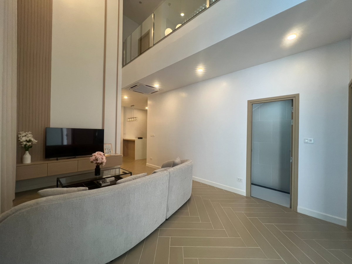 รูป ให้เช่า Pool Villa 2 ชั้น บ้านหรูพร้อมสระว่ายน้ำส่วนตัว ใกล้เมืองเพียง 10 นาที # AHD-V0134 - รูปที่ 12/32