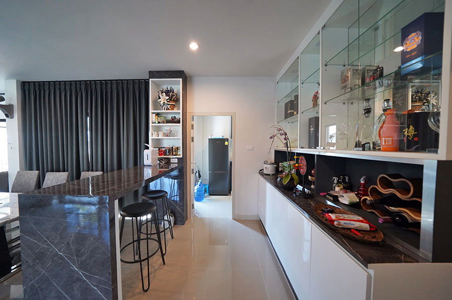 picture 2-Storey Detached House for Rent in a Secure Residential Project - 8/18