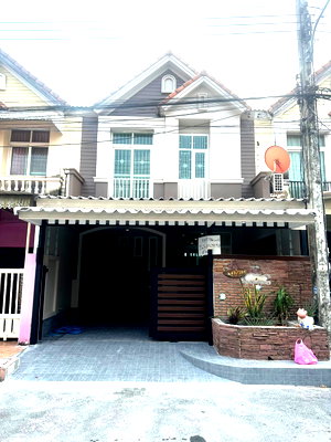 Townhouses for sale Lumlukka Road : For sale good deal Townhouse located near Bangkok 2KM"away from Kukot BTS station