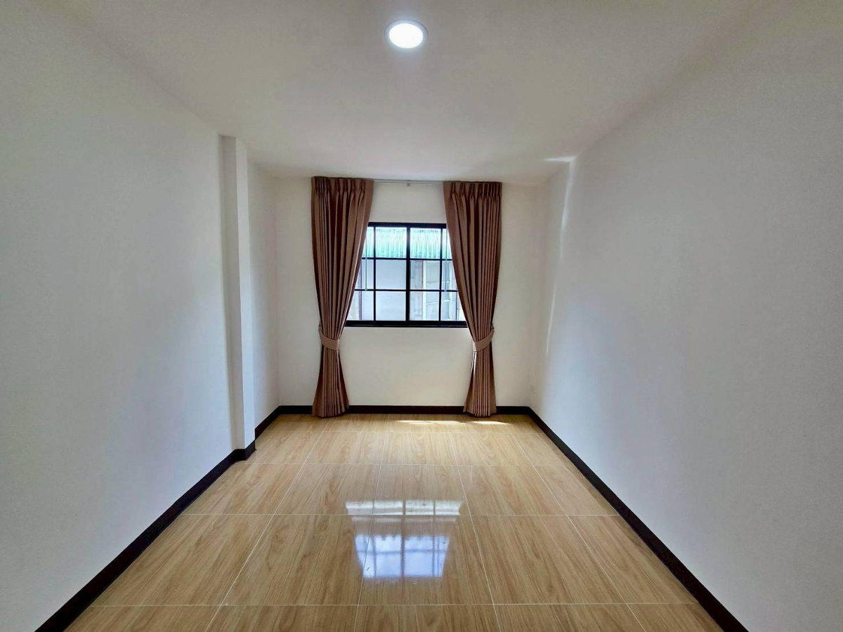รูป ทาวน์เฮ้าส์ รีโนเวทใหม่ ทำเลดี ม.อัมรินทร์3ผัง4 ถ.สายไหม15 เขตสายไหม ใกล้สนามบินดอนเมือง มีเฟอร์ฯพร้อมอยู่ - รูปที่ 14/21