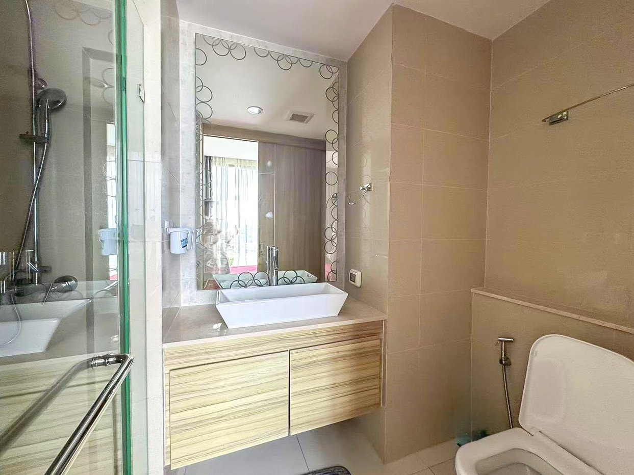 picture The Riviera Wongamat Beach Condo for Sale Studio Sea View - 5/8