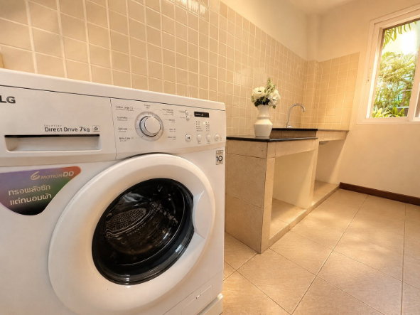 picture Two storey house for rent with 3 bedrooms,4 toilets and 1 kitchen. - 6/12