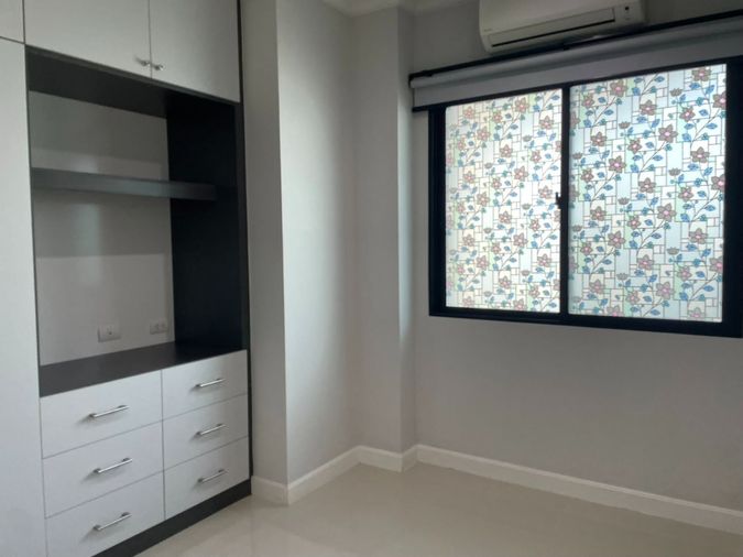 4-bed townhouse for rent, 30 sq wah, Supalai Essence Ladprao