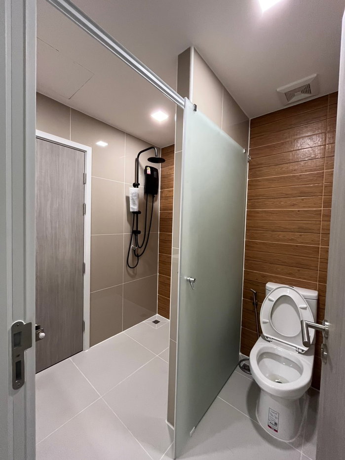 picture Brand-New 2-Storey Townhome for Rent in a Luxury Residential Project - 15/23