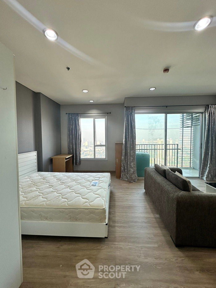 picture Studio Condo at Intro Phaholyothin-Pradipat near MRT Kamphaeng Phet (ID 1953739) - 4/15