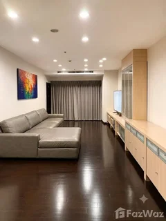 Spacious Modern Living Room Condo | Bright & Elegant Interio 6487991