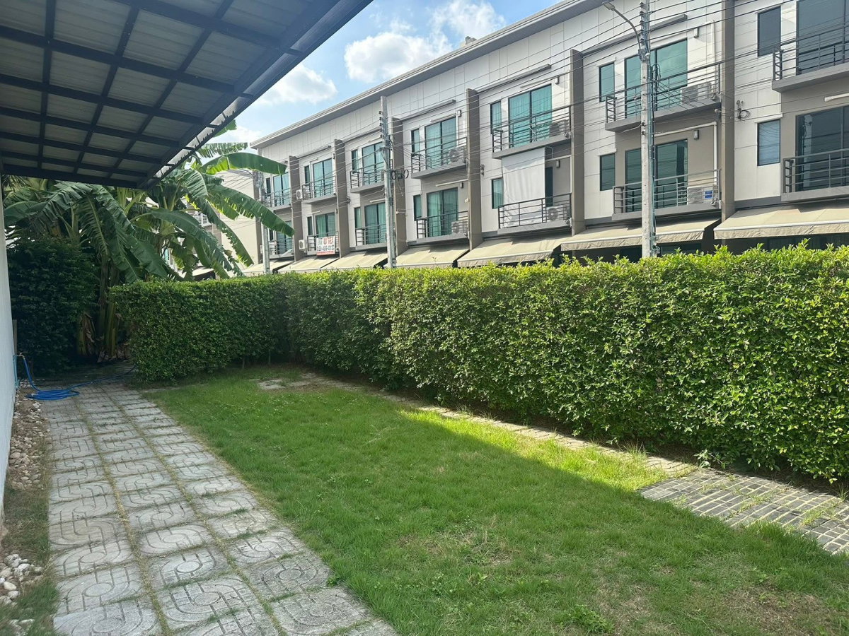 รูป ME2500254 ให้เช่าทาวน์โฮม 3 ชั้น หลังมุม บ้านกลางเมือง ศรีนครินทร์ - อ่อนนุช พื้นที่กว้าง พร้อมอยู่ - รูปที่ 2/12