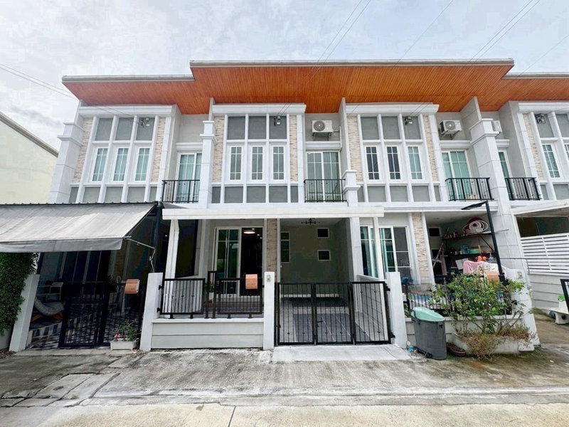 ขายทาวน์โฮม : ขาย! บ้านโกลเด้นทาวน์ พหลโยธิน-สะพานใหม่  คลองถนน สายไหม 3นอน คุณภาพสไตล์อังกฤษ ทำเลดี เดินทางสะดวก ใกล้รถไฟฟ้าสายสีเขียว