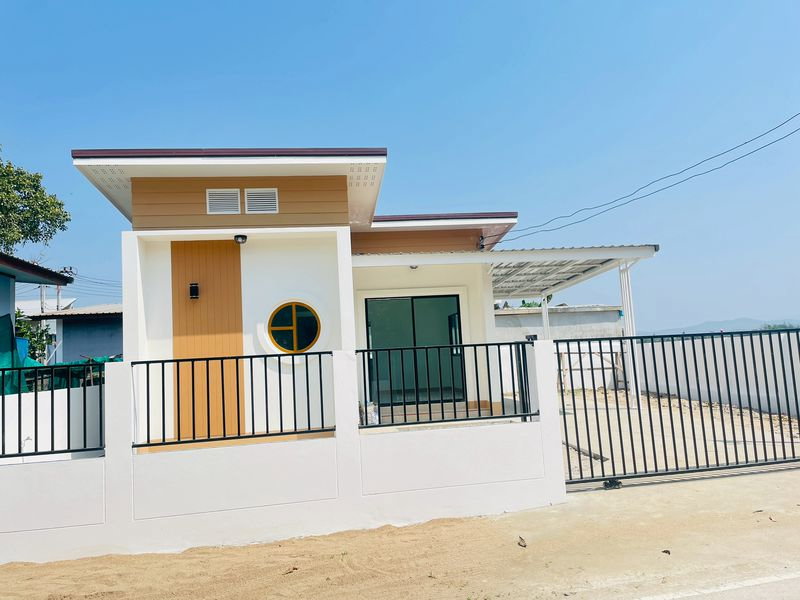 รูป บ้านเดี่ยวชั้นเดียวสร้างใหม่ นอกโครงการ เช้าเมือง 15-20 นาที บ่อสร้าง 5 นาที #ดอยสะเก็ด ราคาเพียง 1.59 ล้านบาท - รูปที่ 1/10