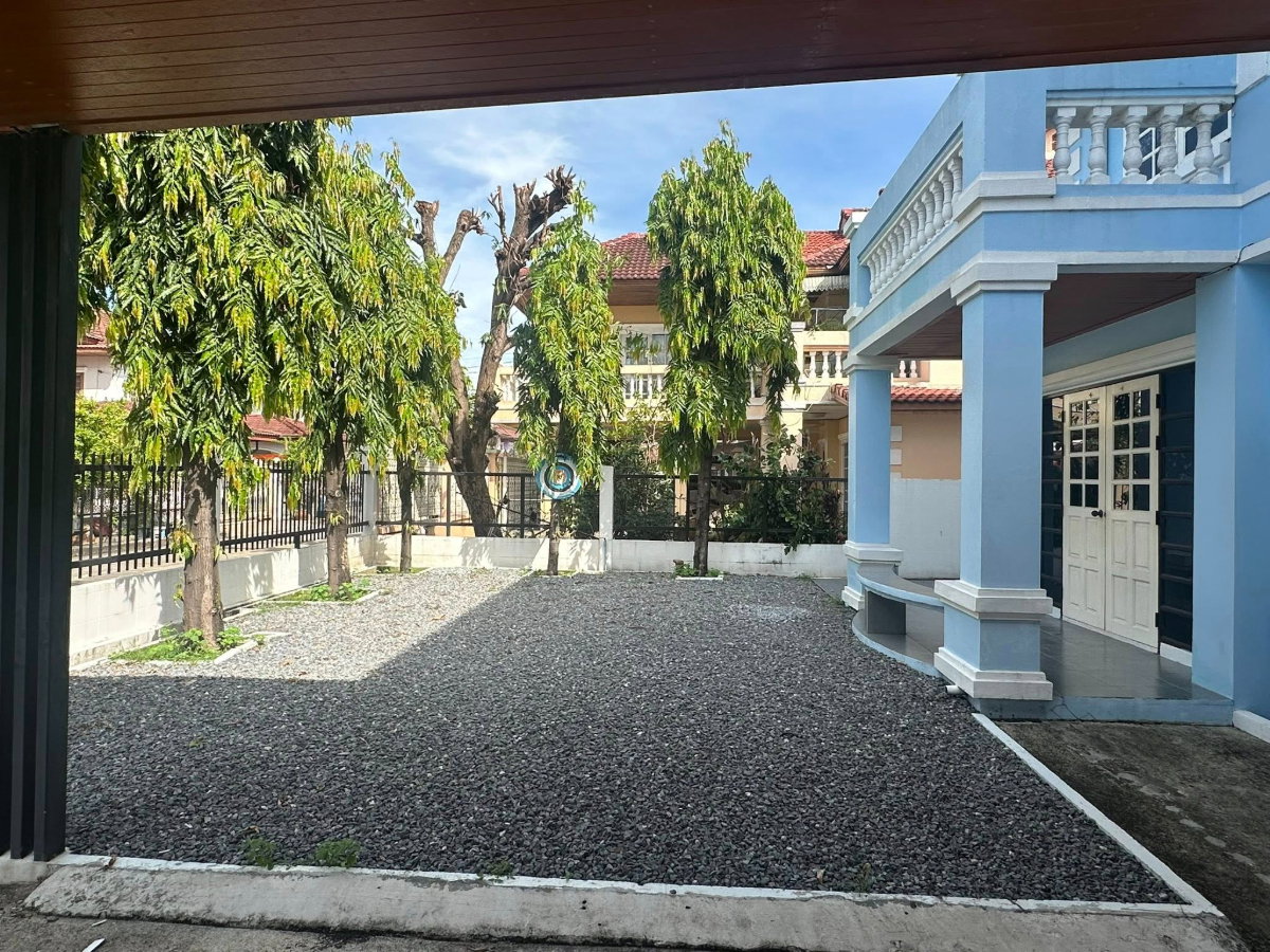 รูป บ้านเดี่ยว 2 ชั้น : บ้านมณียา รัตนาธิเบศร์ | 3 ห้องนอน 2 ห้องน้ำ มีห้องแม่บ้าน ใกล้ Central Westgate - รูปที่ 2/13