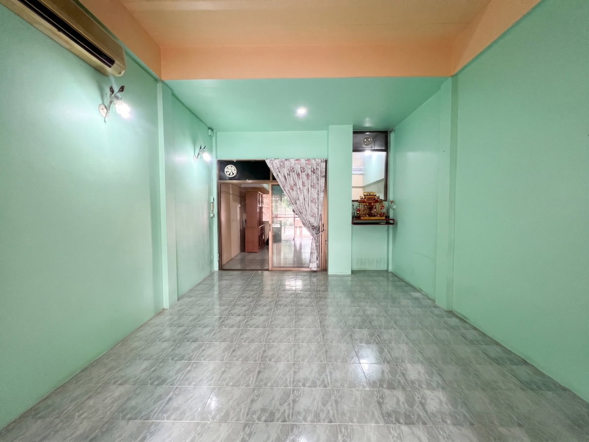 รูป ขายทาวน์เฮาส์ 3 ชั้น สัมมากร รามคำแหง 112 โทร 0999983897 - รูปที่ 5/26