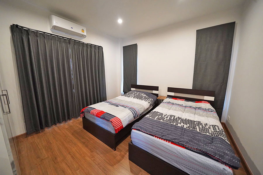 picture 2-Storey Detached House for Rent in a Secure Residential Project - 13/18