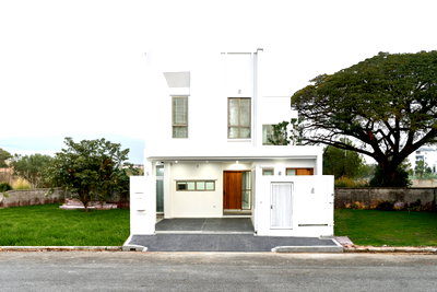 บ้านเดี่ยว ม.ฟาร์อีสเทิร์น : ขายพูลวิลล่าสองชั้นสไตล์โมเดิร์น พร้อมสระว่ายน้ำส่วนตัว  #C7MG100934 