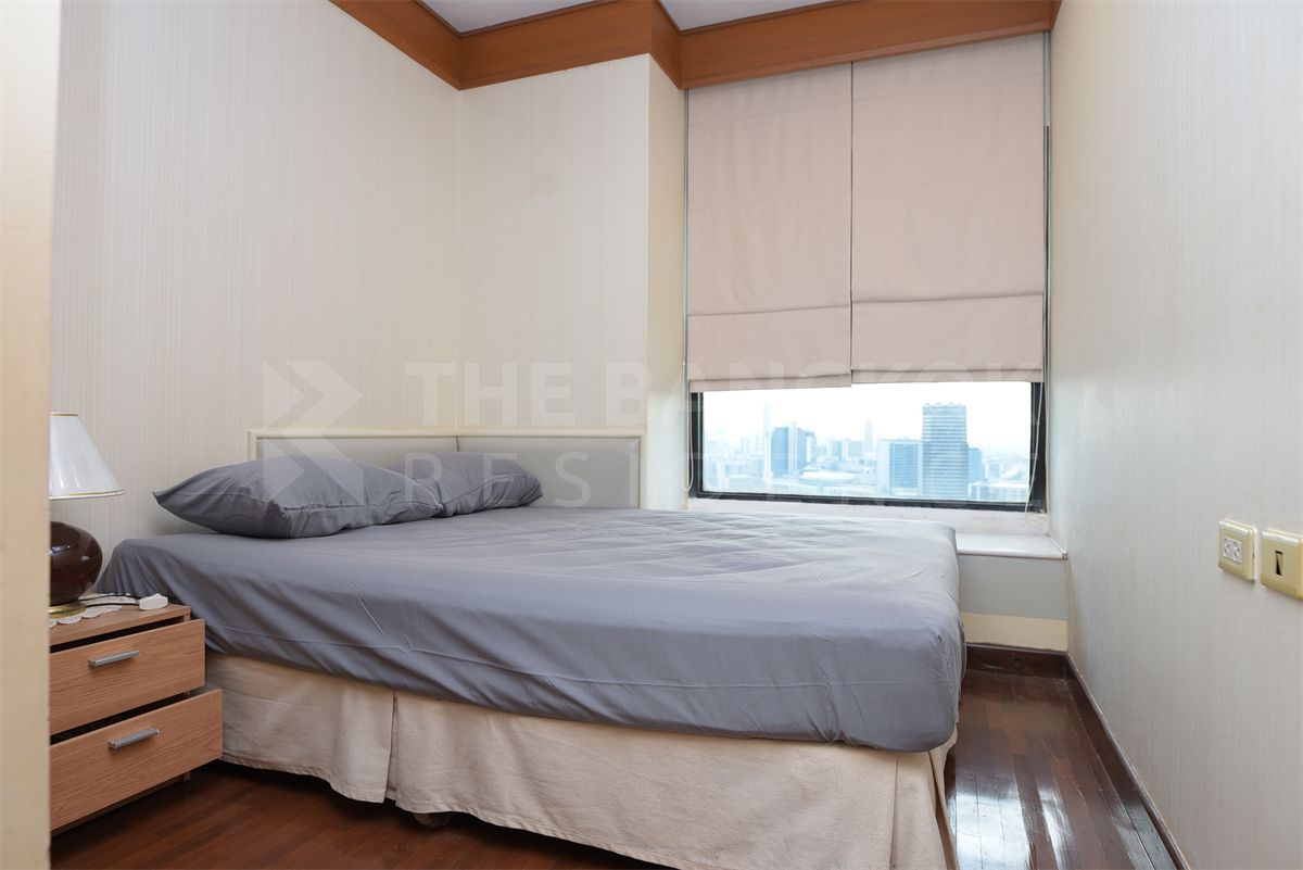 picture Grand Diamond Condominium  Move-in Ready, Just Bring Your Stuff - 7/10
