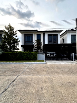 เช่าบ้านแฝด ปทุมธานี : HR3541ให้เช่าบ้านเดี่ยว Modern Luxury แกรนด์ พลีโน่ พหลโยธิน–วิภาวดี 2  บ้านสวยวิวสวนส่วนตัว ใกล้ ม.กรุงเทพ ม.ธรรมศาสตร์ และสนามบินดอนเมือง