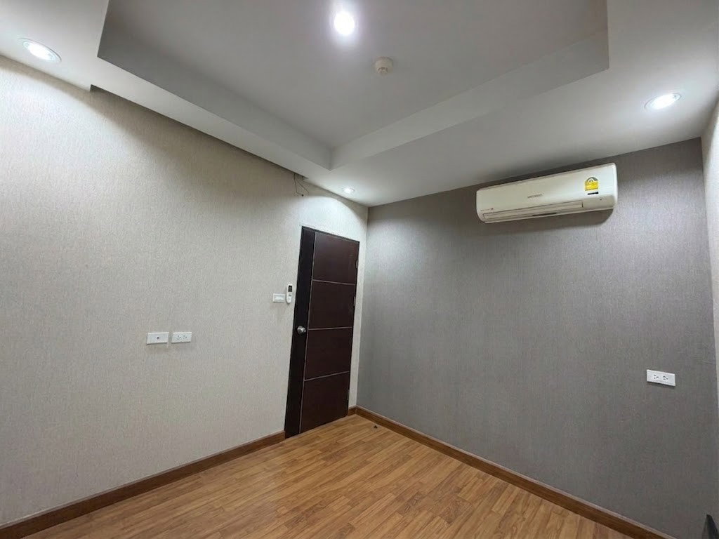 รูป 🔥 คอนโดห้องใหญ่ 2 ห้องนอน โซนคูคต เพียง 1.55 ล้าน! 🔥🏢 ลามูร์ คอนโด - รูปที่ 4/14