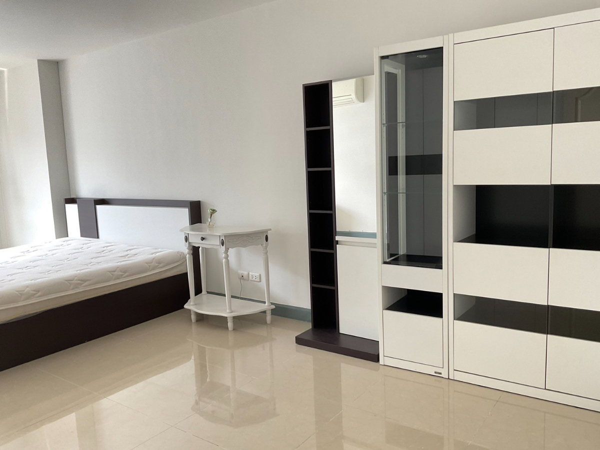 รูป ให้เช่า รีเจ้นท์โฮม 10 แจ้งวัฒนะ ห้องสูท ห้องมุม ทาสีใหม่ Regent Home 10 Changwattana พร้อมเฟอร์นิเจอร์เครื่องใช้ไฟฟ้า ติดถนนใหญ่ห่างBTS-สายสีเขียว - รูปที่ 6/18