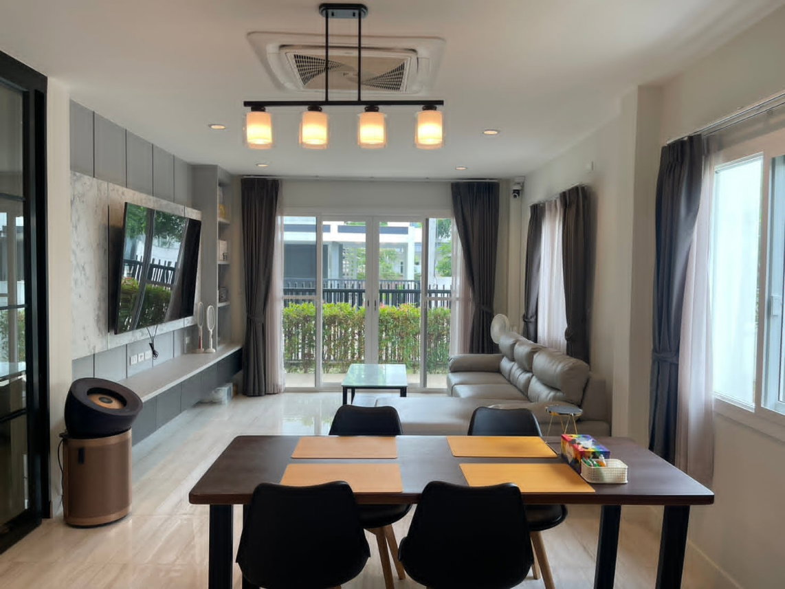 picture Spacious 2-Storey Detached House for Rent - 4/20