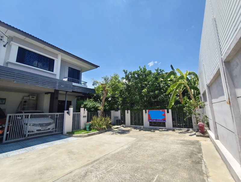 Twin houses for sale : 🔥 Corner Semi-Detached House for Sale |✅ Atoll Java Bay Kingkaew 19 | Prime Kingkaew Location Near Suvarnabhumi Airport