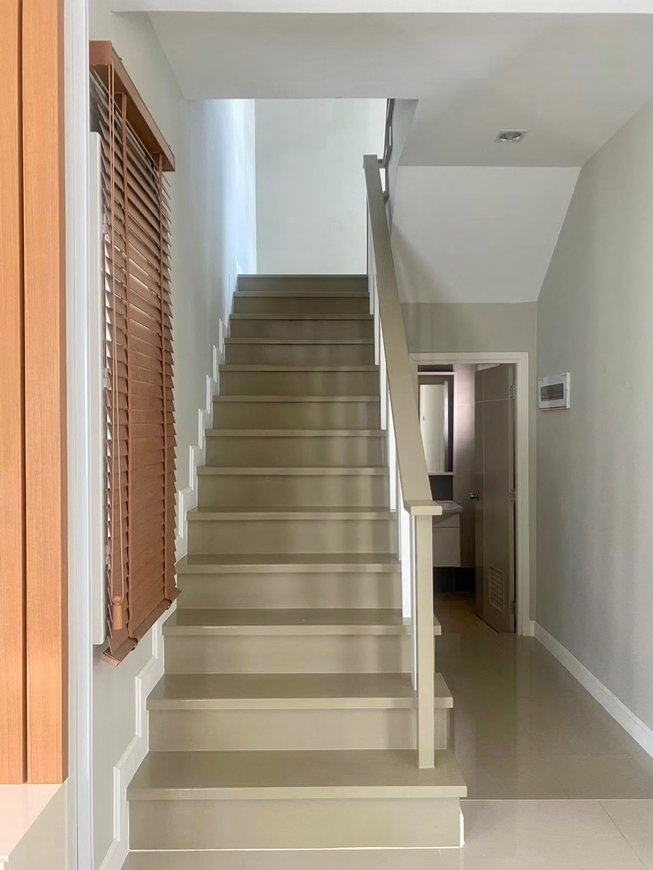 รูป 🏡 บ้านให้เช่า บ้านเดี่ยว 2 ชั้น ในโครงการคุณภาพ ใกล้สนามบินเชียงใหม่ โซนแม่เหียะ บรรยากาศเงียบสงบ ปลอดภัย รปภ. 24 ชม. - รูปที่ 5/17