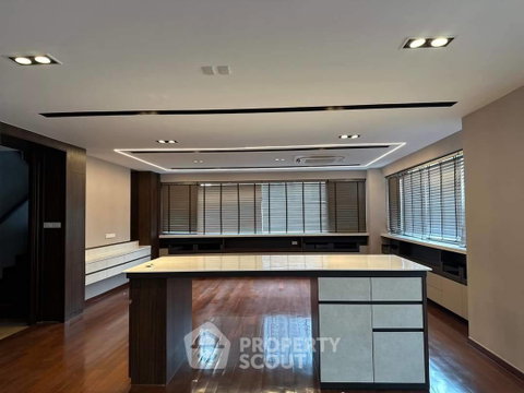 3-BR Condo at CU Terrace near BTS National Stadium (ID 1811490)