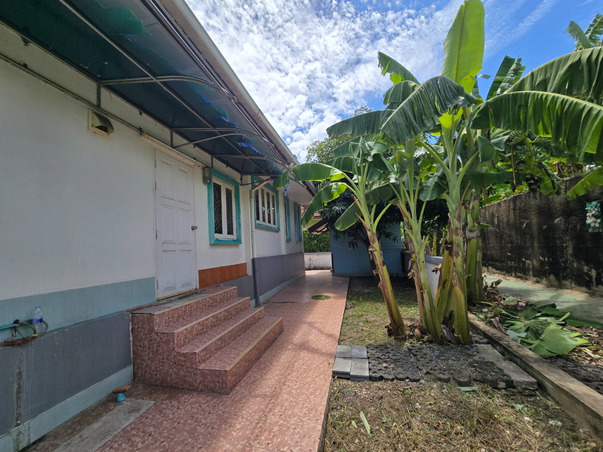 รูป ​ขายตามสภาพ! บ้านพร้อมที่ดิน เดอะลากูน 3 สามโคก ราคาดี เหมาะรีโนเวท - รูปที่ 10/32