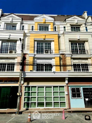 Townhouses for rent Bangkok : 4-BR Townhouse close to Lasalle (ID 3029003)
