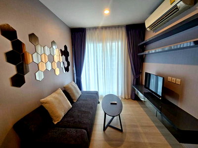 Condos for rent : Premium Urban Living at Life Asoke | High Floor | Beautifully Renovated Unit