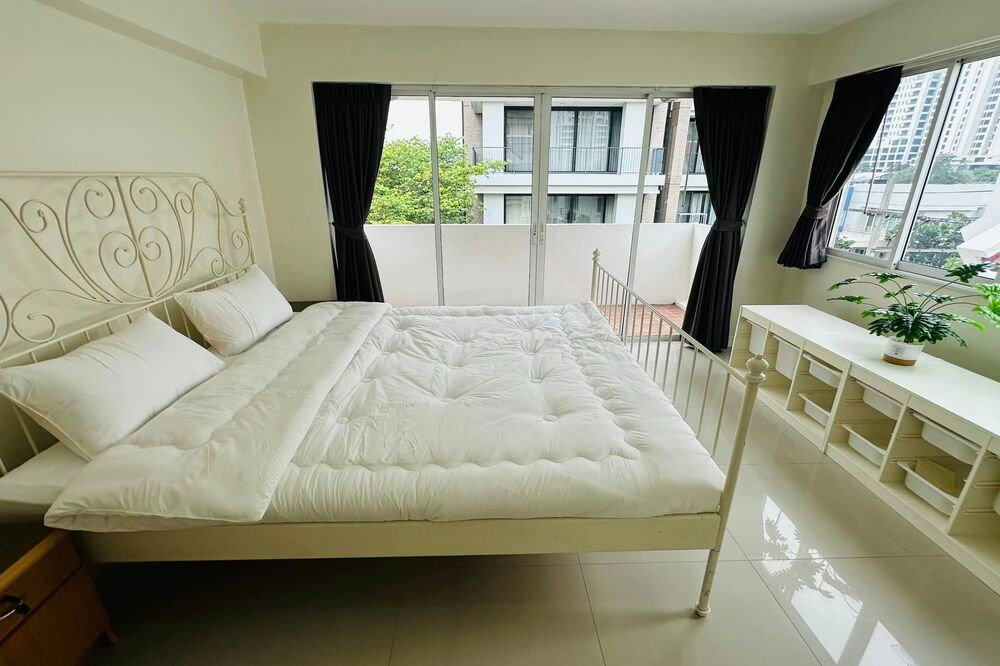 รูป เช่าบ้านเดี่ยว !! House in Phromphong, 5 ห้องนอน, 5 ห้องน้ำ, 4 ชั้น, มีสวนขนาดเล็ก, มีที่จอด 2-3 คัน !! Code C20230109716 แต่งครบ, พร้อมเข้าอยู่ 📣📣 - รูปที่ 9/13