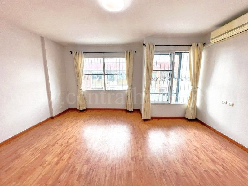 รูป ทาวน์โฮม เดอะ ทรัสต์ ซิตี้ งามวงศ์วาน 25 บ้านสวย ราคาถูก - รูปที่ 18/26
