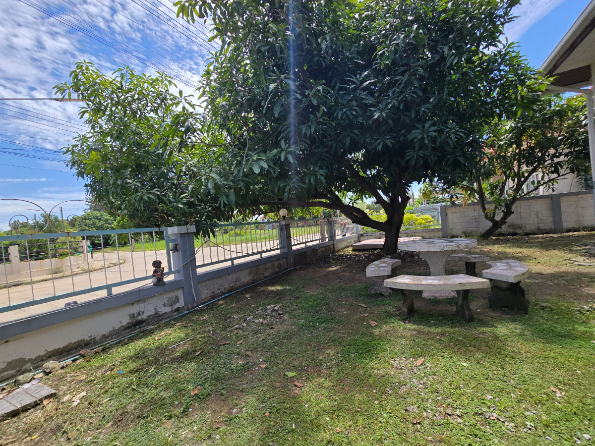 รูป ​ขายตามสภาพ! บ้านพร้อมที่ดิน เดอะลากูน 3 สามโคก ราคาดี เหมาะรีโนเวท - รูปที่ 2/32