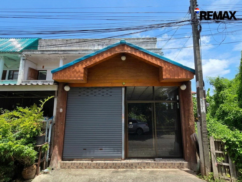 รูป ขายทาวน์เฮ้าส์ 2 ชั้น หลังใหญ่ เนื้อที่ 30 ตร.ว. 4 ห้องนอน ซอยเพชรเกษม 79 แยก 9 หนองแขม กรุงเทพมหานคร - รูปที่ 1/17