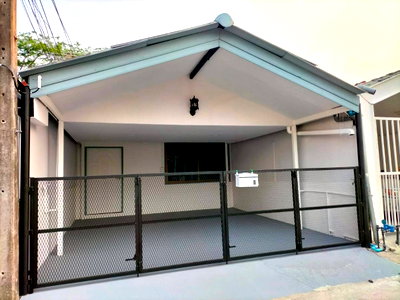 Townhouses for sale แคราย : Well-maintained resale townhouse located in a peaceful suburban area, ideal for residential living and ready for immediate move-in.