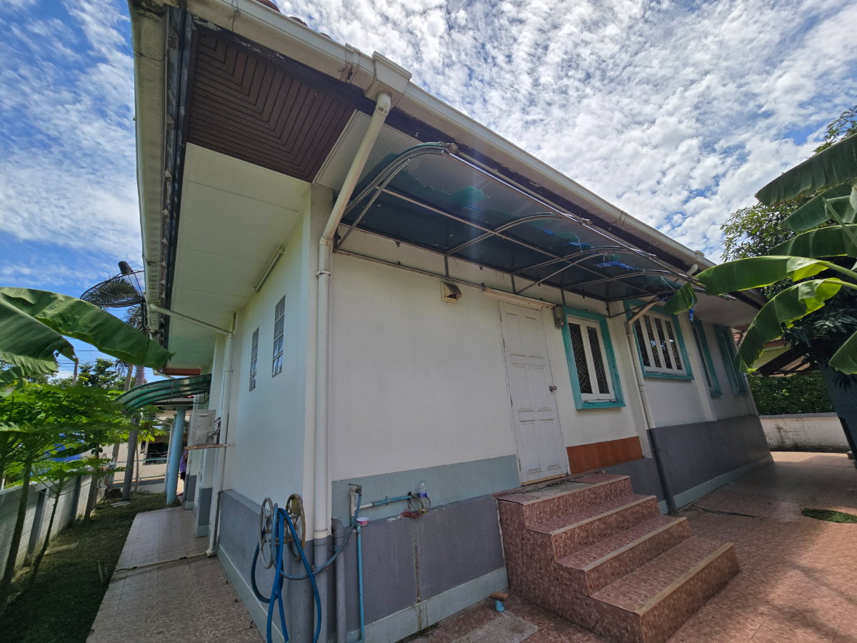 รูป ​ขายตามสภาพ! บ้านพร้อมที่ดิน เดอะลากูน 3 สามโคก ราคาดี เหมาะรีโนเวท - รูปที่ 9/32