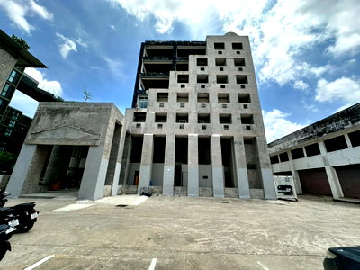 Shophouses for rent Central Plaza Bang Na : For Rent, 7-story commercial building with warehouse on a potential location in Srinakarin area (OF6902) 