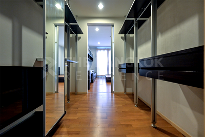 Condos for sale : Amanta Ratchada Move-in Ready, Just Bring Your Bags near MRT Cultural Center of Thailand Station