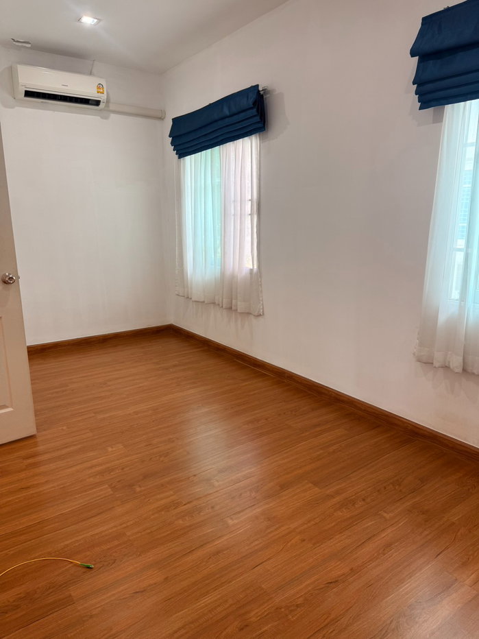 รูป 🏡 ให้เช่าทาวน์โฮมสไตล์อังกฤษ โกลเด้นทาวน์ เชียงใหม่ – กาดรวมโชค ✨ บ้านสวย พร้อมเข้าอยู่ - รูปที่ 7/8
